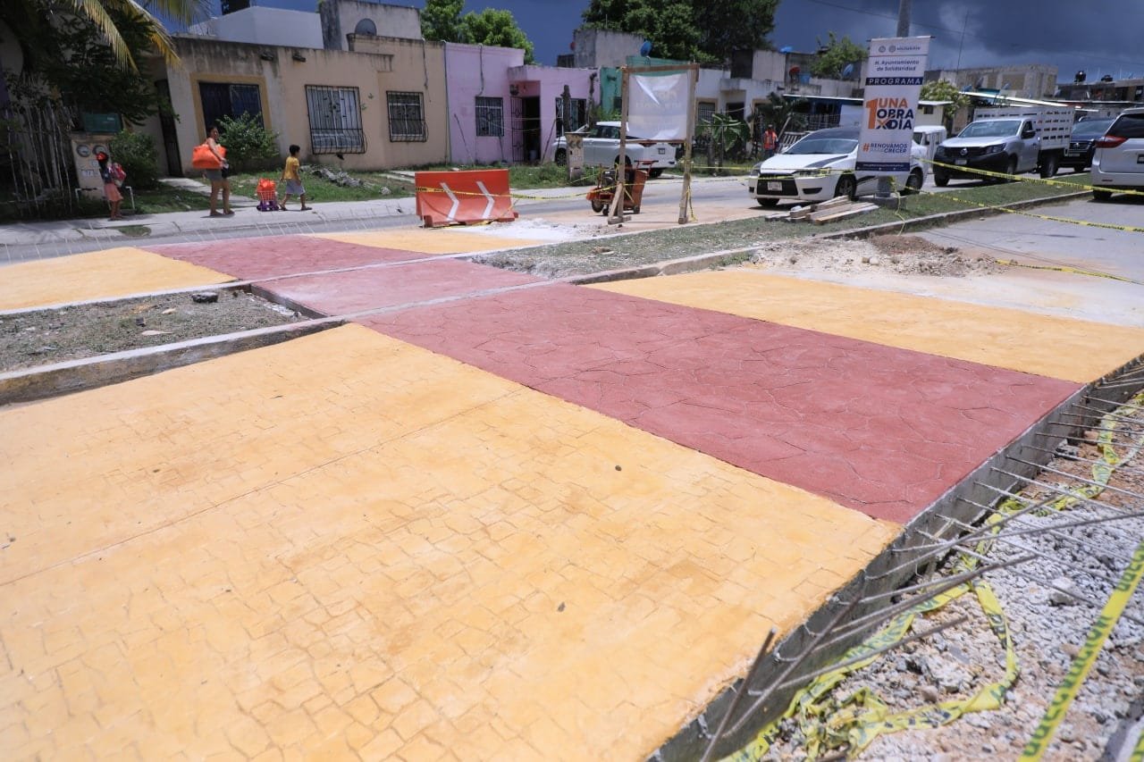AVANZA LA CONSTRUCCIÓN DE PASOS PEATONALES