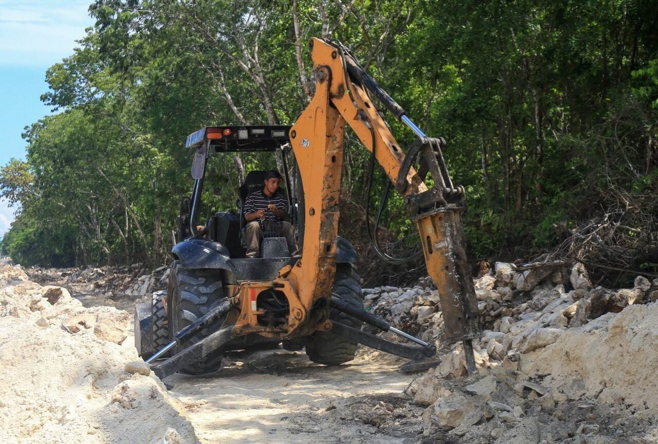 CONSTRUCCIÓN COMO NUNCA DE BANQUETAS Y GUARNICIONES EN SOLIDARIDAD