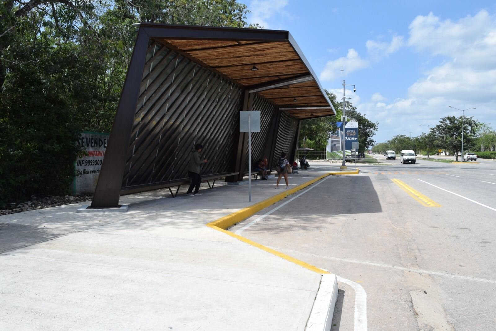 DOS NUEVOS PARADEROS MÁS CUATRO REHABILITADOS, DAN SEGURIDAD Y COMODIDAD A LA GENTE