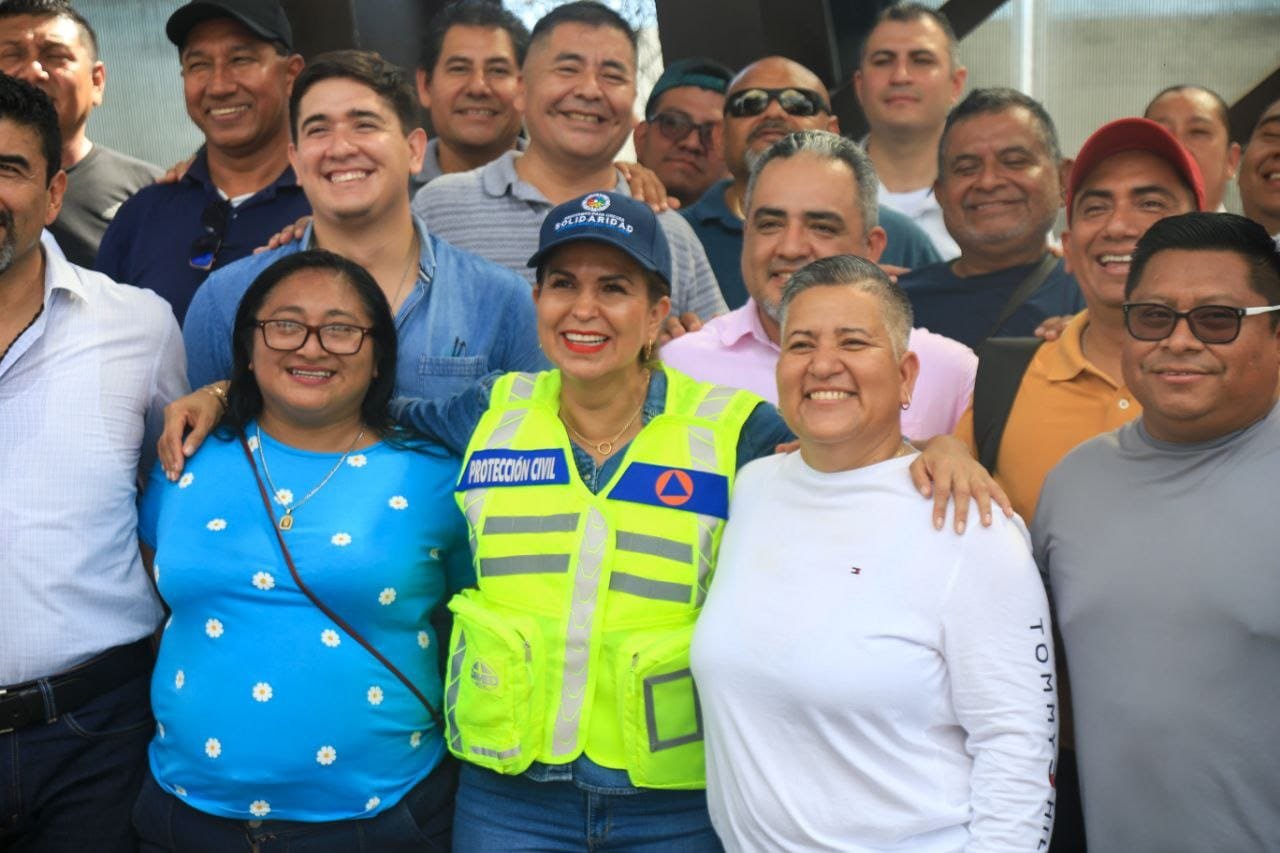 LILI CAMPOS CUMPLE E INAUGURA PARADERO EN VILLAS DEL SOL