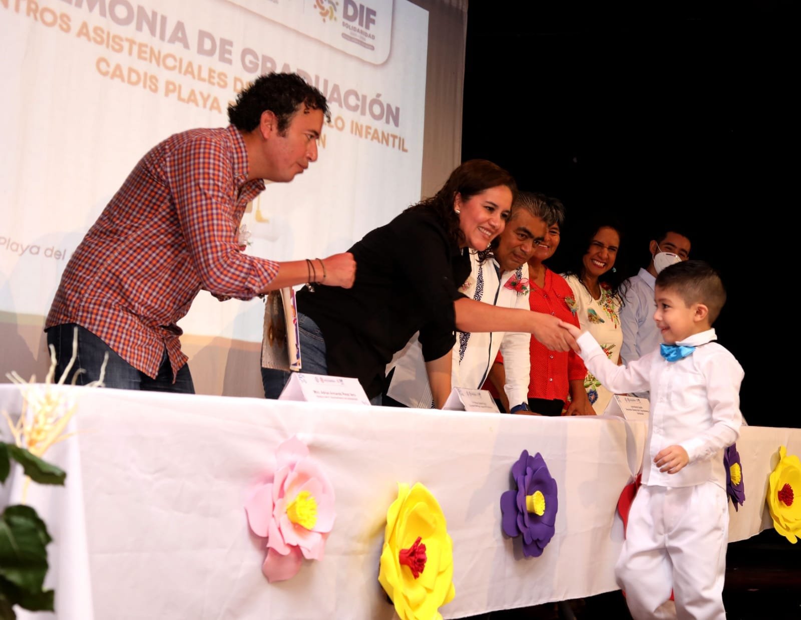 CELEBRAN GRADUACIÓN ALUMNOS QUE EGRESAN DE LOS CADIS