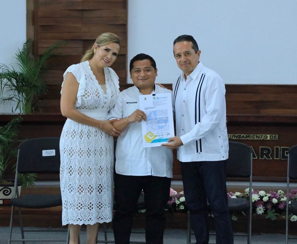 ENTREGAN A TAXISTAS CERTIFICACIÓN DE DERECHO DE CONCESIONES CAFECUDE EN SOLIDARIDAD