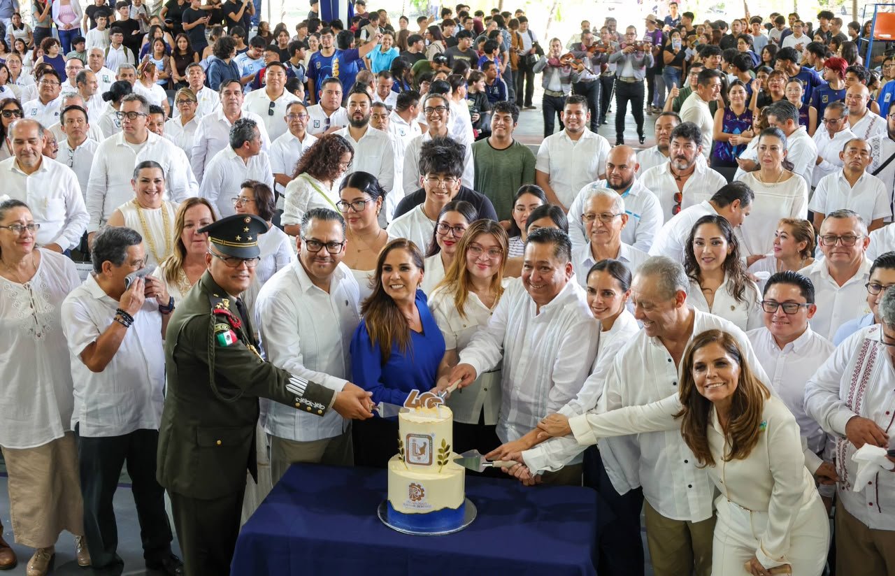 CELEBRA ANA PATY PERALTA XL ANIVERSARIO DE INSTITUTO TECNOLÓGICO DE CANCÚN