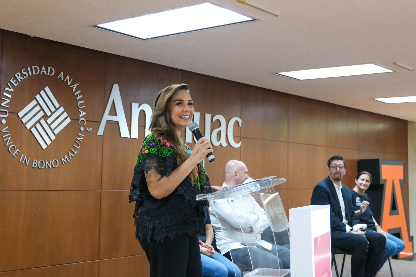 INAUGURAN EL 10º CONGRESO INTERNACIONAL DE DISEÑO, UN ESPACIO QUE REÚNE A LOS FUTUROS LÍDERES DE CANCÚN, EN EL 54 ANIVERSARIO DE LA CIUDAD