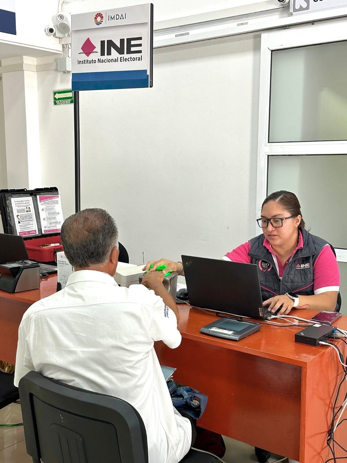 MÁS DE 500 PERSONAS ATENDIDAS EN MÓDULO TEMPORAL DEL INE EN AYUNTAMIENTO DE BJ