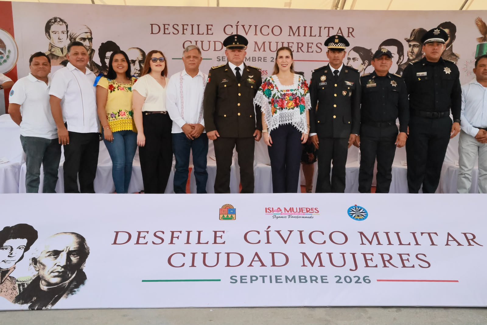 ATENEA GÓMEZ ENCABEZA DESFILE CÍVICO-MILITAR POR LA INDEPENDENCIA DE MÉXICO EN CIUDAD MUJERES