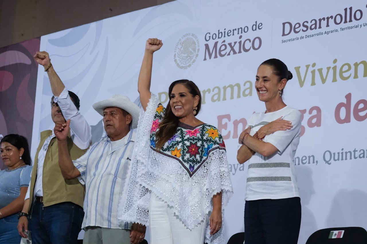 ENTREGAN CLAUDIA SHEINBAUM Y MARA LEZAMA 474 ESCRITURAS A FAMILIAS DE LA COLONIA COLOSIO TRAS MÁS DE 30 AÑOS DE ESPERA