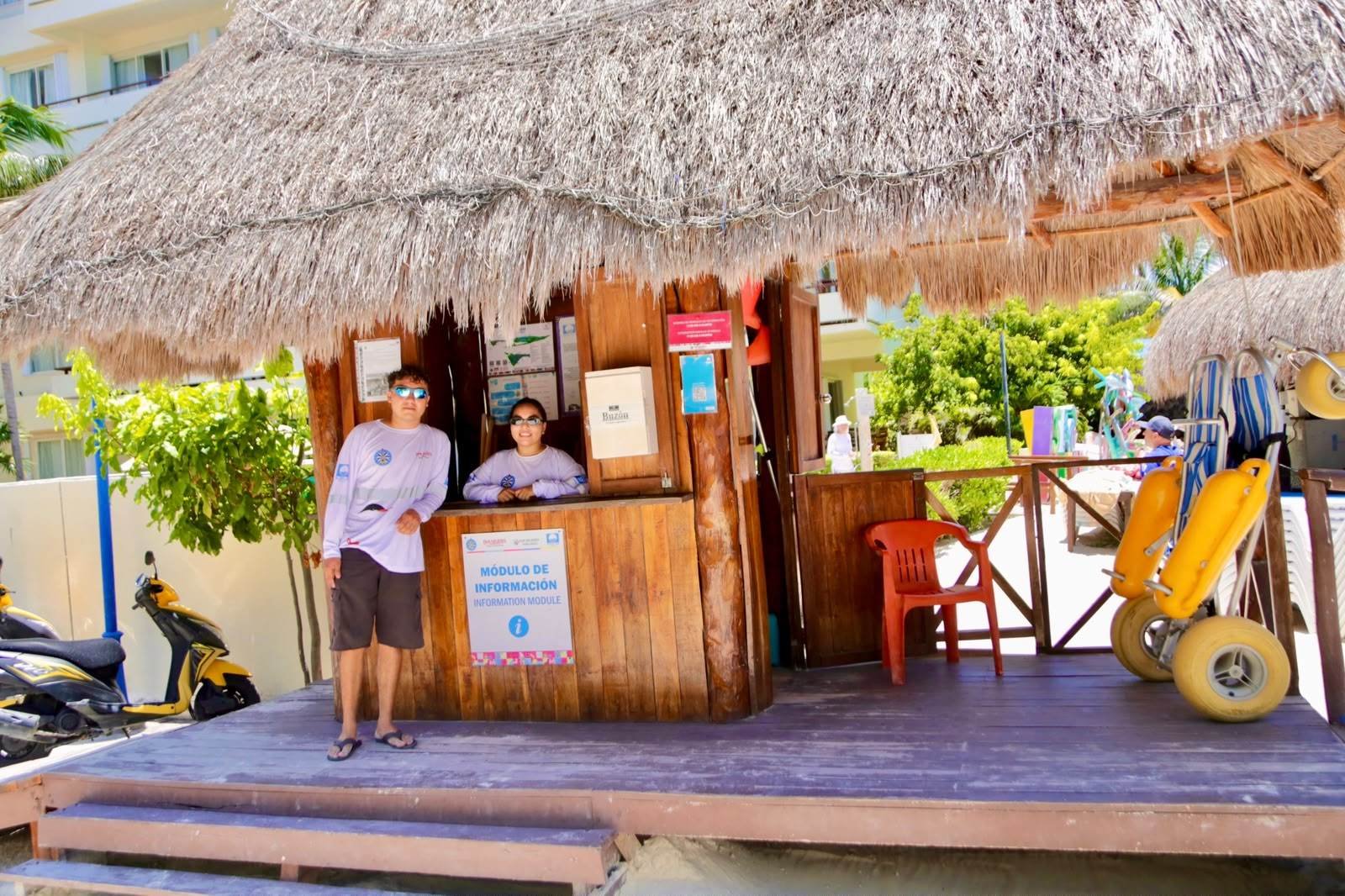 GOBIERNO DE ISLA MUJERES REFUERZA ATENCIÓN TURÍSTICA CON MÓDULOS DE INFORMACIÓN EN PLAYA NORTE Y PLAYA CENTRO