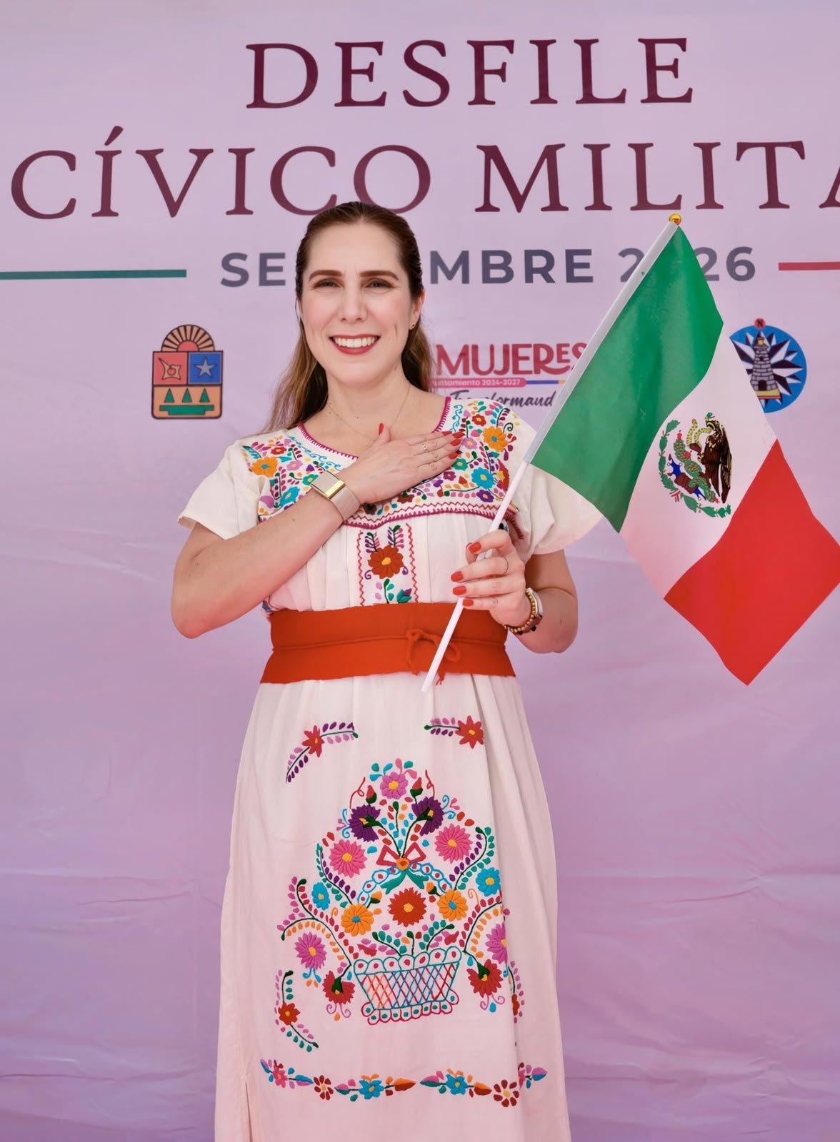 ATENEA GÓMEZ ENCABEZA DESFILE CÍVICO-MILITAR POR EL 216 ANIVERSARIO DE LA INDEPENDENCIA DE MÉXICO