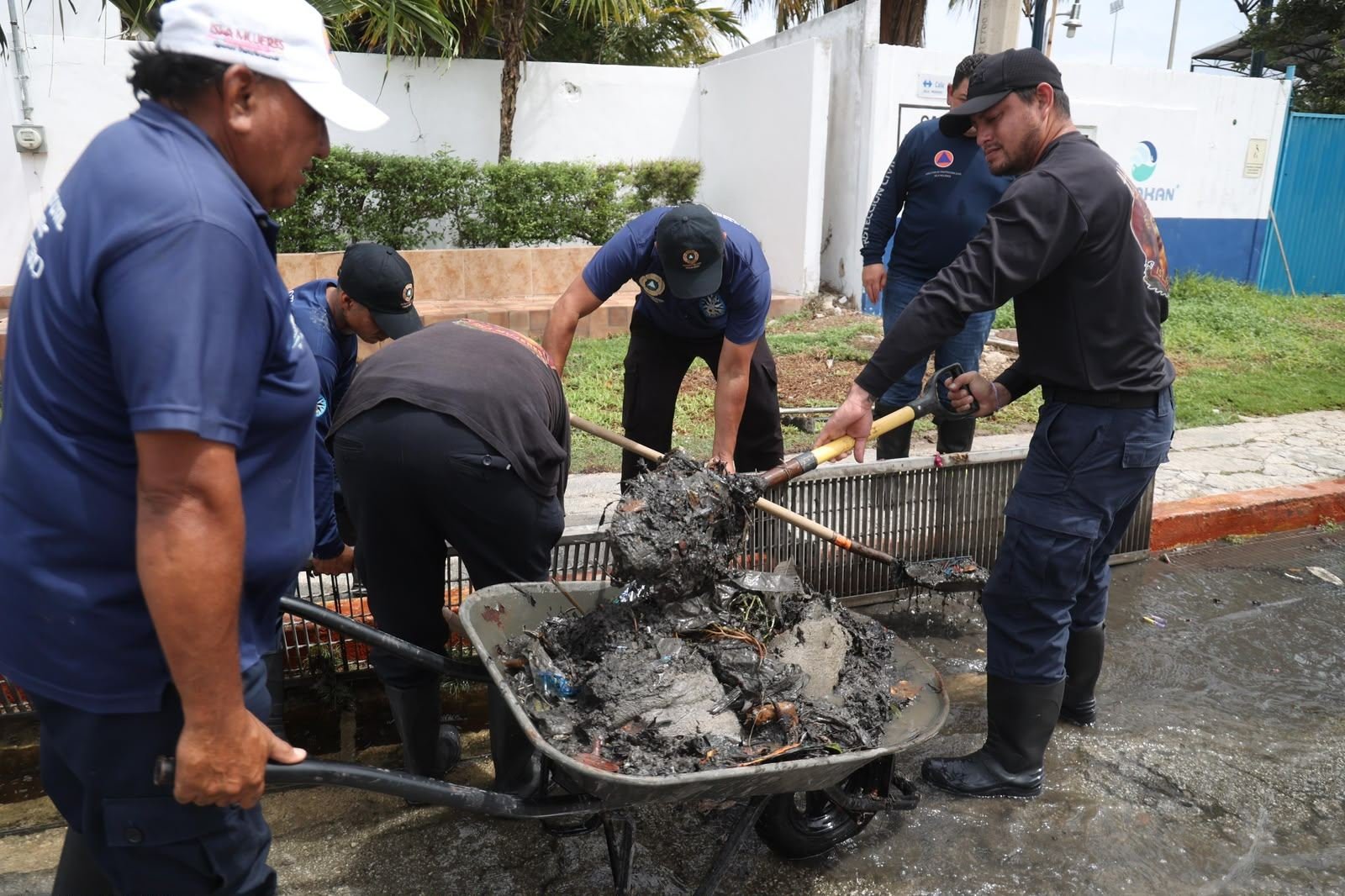 GOBIERNO DE ISLA MUJERES MANTIENE OPERATIVO PERMANENTE Y ACCIONES PREVENTIVAS ANTE LAS LLUVIAS